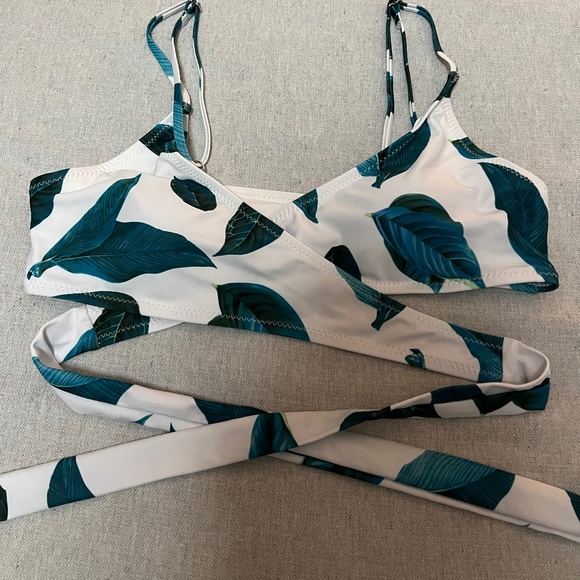 Cupshe bikini | Leaf pattern | - Picture 3 of 7
